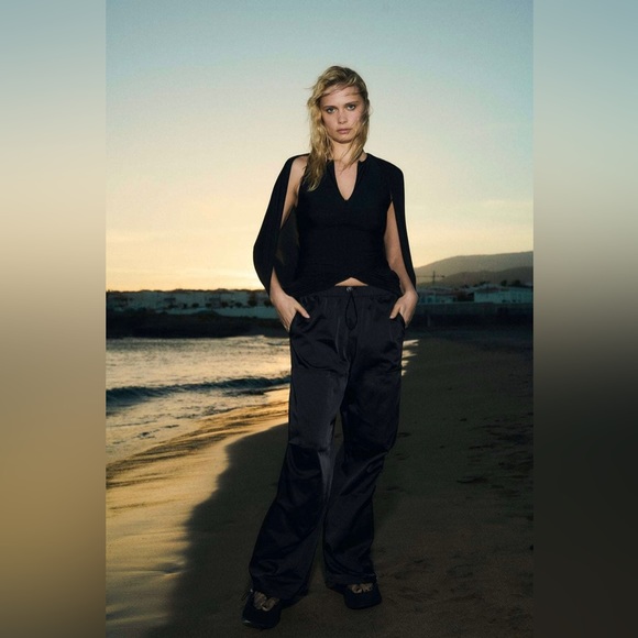 ZARA BALLON TOP WITH ZIPPER SIZE M COLOR BLACK NWT - Picture 2 of 16